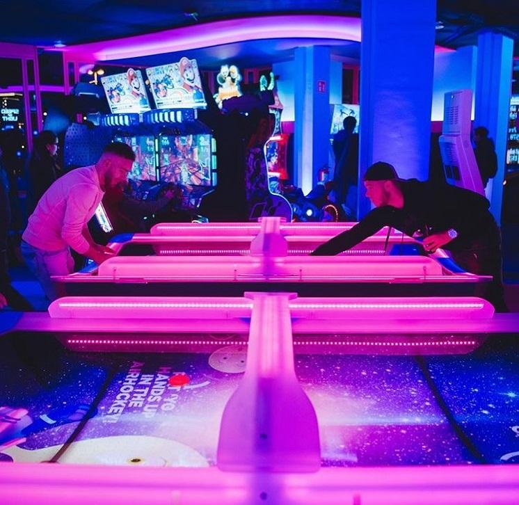 Air hockey arcade game play it at arcade Gamestate